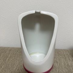 花柄の陶器のトイレブラシ入れとサニタリー入れの画像