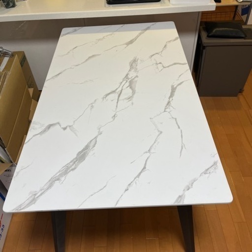 大理石風ダイニングテーブル