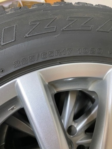 スタッドレスタイヤ　225/65/R17