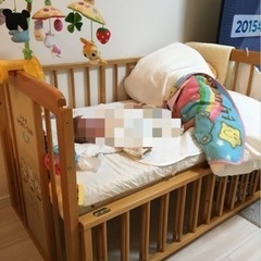 ベビーベッドの画像