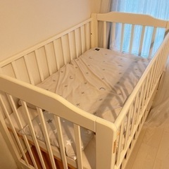 ベビーベッド　白の画像