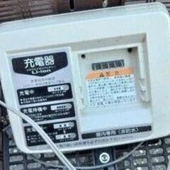 116🔴安心保障の３カ月・無料交換保証、無料１００日間・点検サービス付き  🟢お子様と土日も土足のまま、いろいろなタイプのご試乗が可能です。  🌕️２０インチ、チャイルドシート、３人乗り、２人乗り、１人乗り、電動自転車  🔴バッテリーは、新品の９０％以上の性能を保持していて、コンディション良好です。  🟢１回の充電で３０ｋｍ以上の走行が可能です。山手線を半周するくらい走行可能です。  🌕️オプション無料。後ろチャイルドシートをかごに変更して１人乗りに変更も可能です。  🟣２０インチ、チャイルの画像