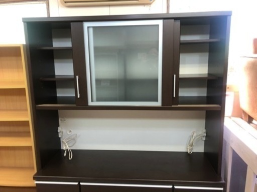 【リサイクルサービス八光】幅141㎝　松田家具　ダークブラウン　2口コンセント付大型食器棚