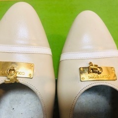 Courregesパンプス未使用保管品の画像