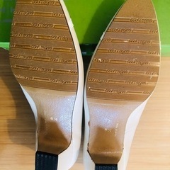 Courregesパンプス未使用保管品の画像