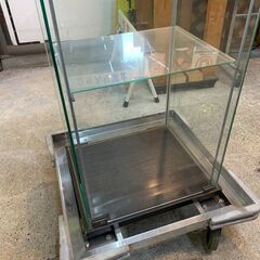 ガラス製ショーケース4段(高さ160cm×幅40cm)【中古品】 (寄楽屋千葉店