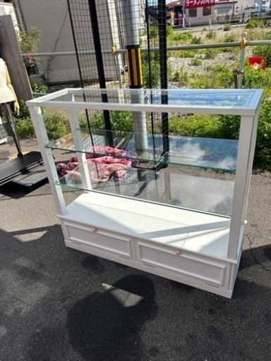 万代店　店舗什器　ホワイト　木製ガラス棚