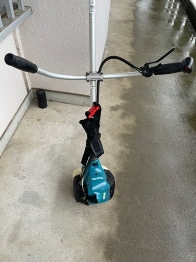 マキタ エンジン刈払機 MEM2600U 刃直径約23.5cm 全長1770mm 両持U型分割式 空冷2ストローク