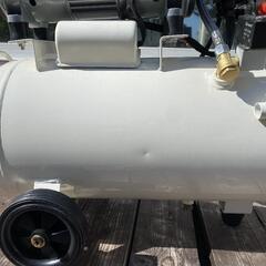 【値下げ・美品】エアコンプレッサーの画像