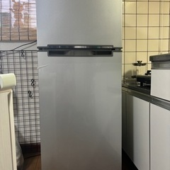 エスキュービズム　冷蔵庫138L