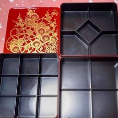 ①三段重箱朱色（仕切りつき）その1～お料理やお弁当などの盛り込みにの画像