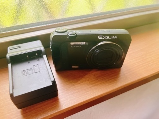 カシオ デジタルカメラ EX-ZR200