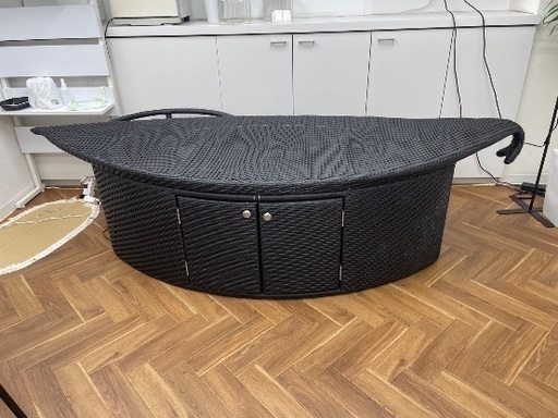 寝ながら受けるよもぎ蒸し？！専用のベッドに寝てハーブスチーム