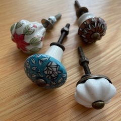 収納などの つまみ（取っ手）