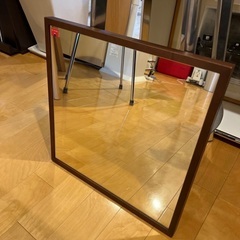 ほぼ未使用の鏡(45センチ正方形)の画像