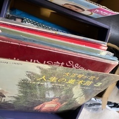 レコードやCDまとめ　全部で50枚ほどの画像