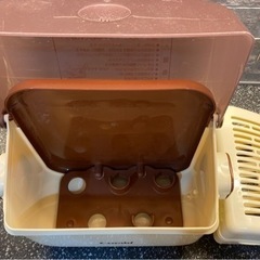 【値下げ】コンビ　哺乳瓶除菌ケースの画像