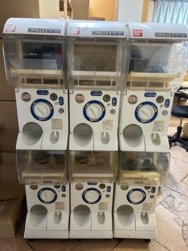 BANDAI ガチャガチャ本体2段　3体