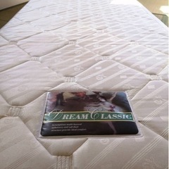 シングルマットレス2つあります