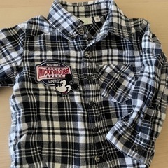 ディズニー　ミッキーボタンが可愛　チェックシャツの画像