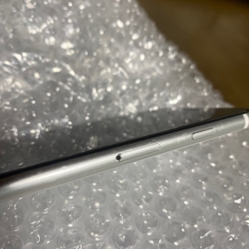 iPhone se   第二世代　ホワイト　au