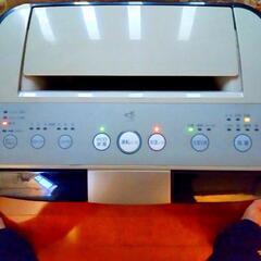　　ダイキン　加湿空気清浄機 DAIKIN ACK70M-W(T) 空気清浄機 【色】 BROWN 【機能】加湿機能、空気清浄、自動運転 【適用床面積】 〜30畳(空気清浄)、〜17畳(加湿空　　　　　　　　 気清浄：プレハブ住宅洋室) 【風量】: 6.1−7.0 リッポウM/M 【外形寸法】幅95 × 高さ610 × 奥行287 mm 【重さ】12.5kg 【商品特徴】 ①光速ストリーマー及び電気集塵技術搭載