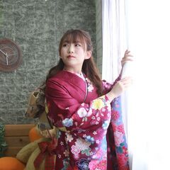 パステル都城店のご成人前撮りは、振袖も無料で使用でき、さらに着付け、ヘアーメイクも無料でとってもお得です。振袖をお持ちでない方は手ぶらでお越し頂いて大丈夫です。 - 地元のお店