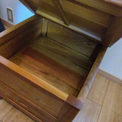 収納付椅子の画像