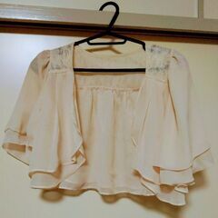 結婚式　クリーム色の上着　羽織り　パーティドレス用