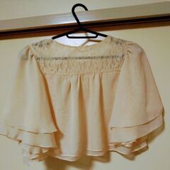 結婚式　クリーム色の上着　羽織り　パーティドレス用の画像