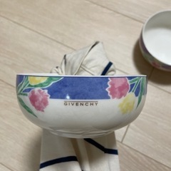 GIVENCHY お椀4枚セットの画像