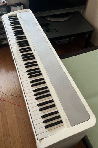 【ほぼ未使用】KORG 電子ピアノ B1 WH 88鍵 ホワイト 専用スタンド&楽譜置き付き