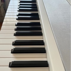 【ほぼ未使用】KORG 電子ピアノ B1 WH 88鍵 ホワイト 専用スタンド&楽譜置き付きの画像