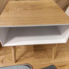 サイドテーブルの画像