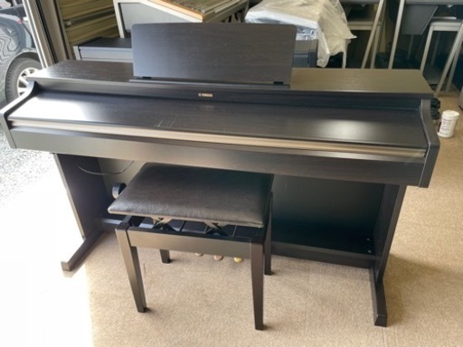 配送可能、中古美品YAMAHA YDP-162R電子ピアノ　　動作確認済み高低自在椅子、説明書付きYDP-162R ニューダークローズウッド調  高低自在椅子付き。