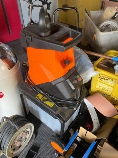 粉砕機　植木　丸太　シュレッダー