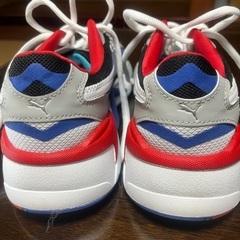 PUMA ランニングシューズの画像