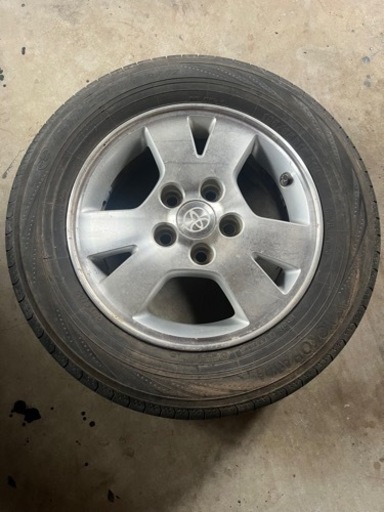 トヨタ　タイヤ