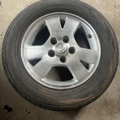 トヨタ　タイヤ