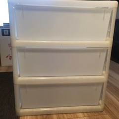 3段引き出しタイプの収納ボックスの画像