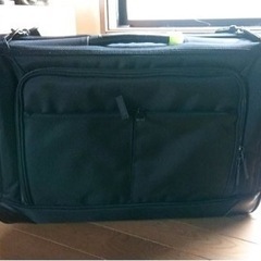 美品　2輪スーツケース　