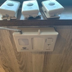 呼び出し用インターホン