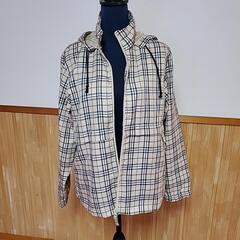 チェックのパーカー