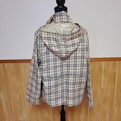 チェックのパーカーの画像