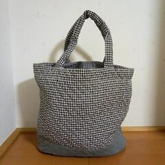 白黒ギンガムチェック布バックの画像