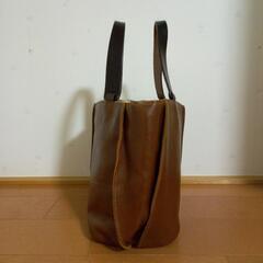 新品同様　革　ハンドバックの画像