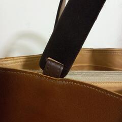 新品同様　革　ハンドバックの画像