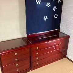 鏡付き収納家具の画像