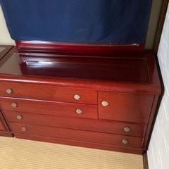 鏡付き収納家具の画像