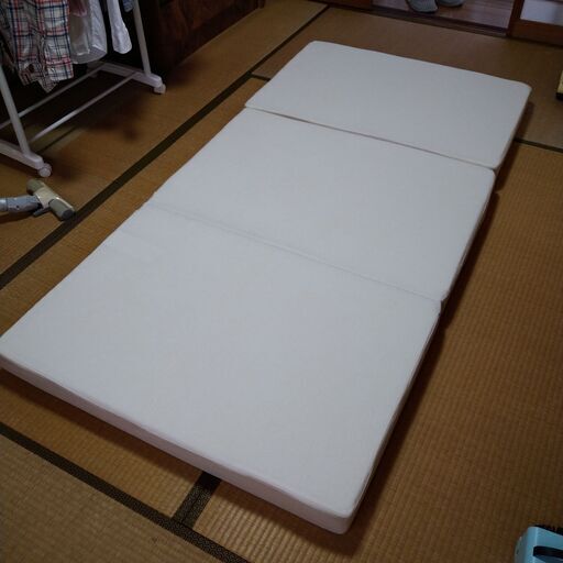 【現在交渉中】高反発マットレス　ウレタン　厚み10cm　210N　3つ折り可能